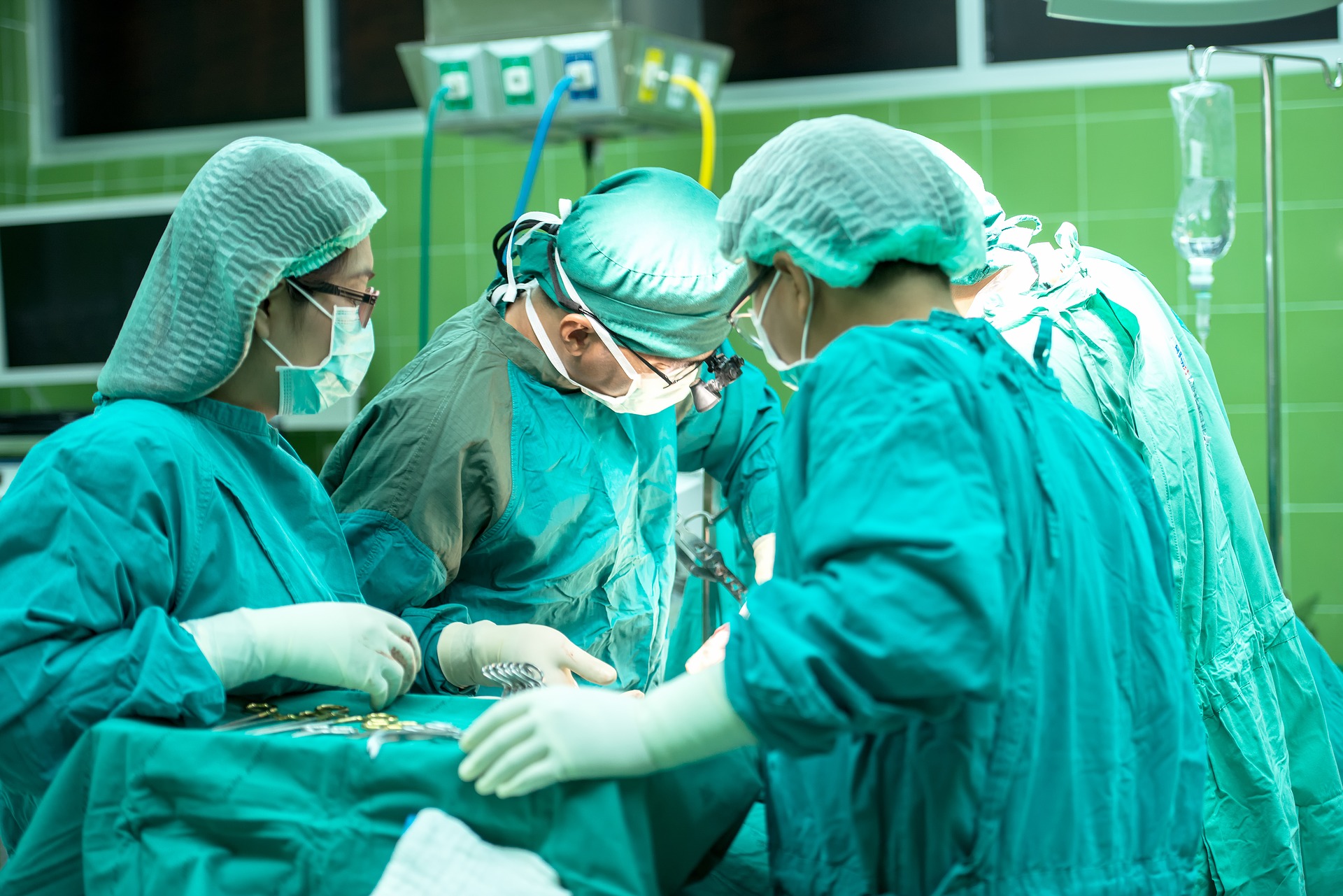 Hierarchie im Krankenhaus & ihre negativen Konsequenzen Dr A. Zeuch Hierarchie im Krankenhaus & ihre negativen Konsequenzen Dr A. Zeuch